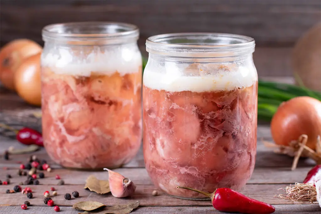 скляні банки з тушонкою